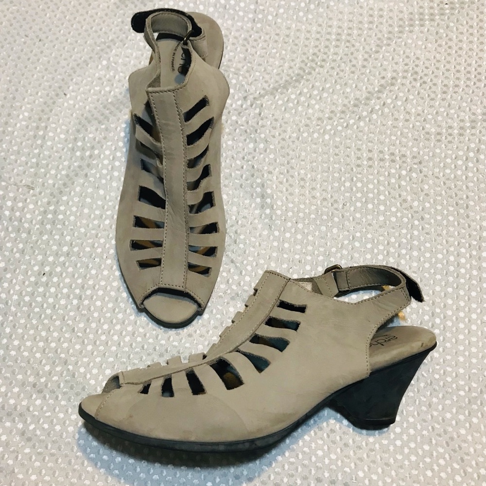 Arche sandals